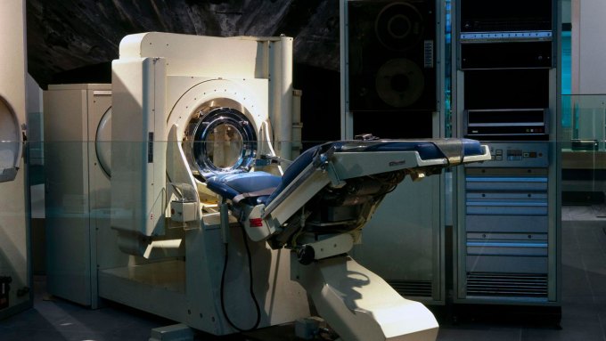 A photo of an EMI brain scanner.